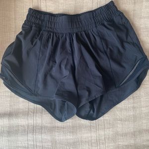 Lululemon Hotty Hot short - 2.5”